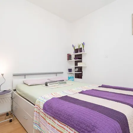 Bazen Apartment *